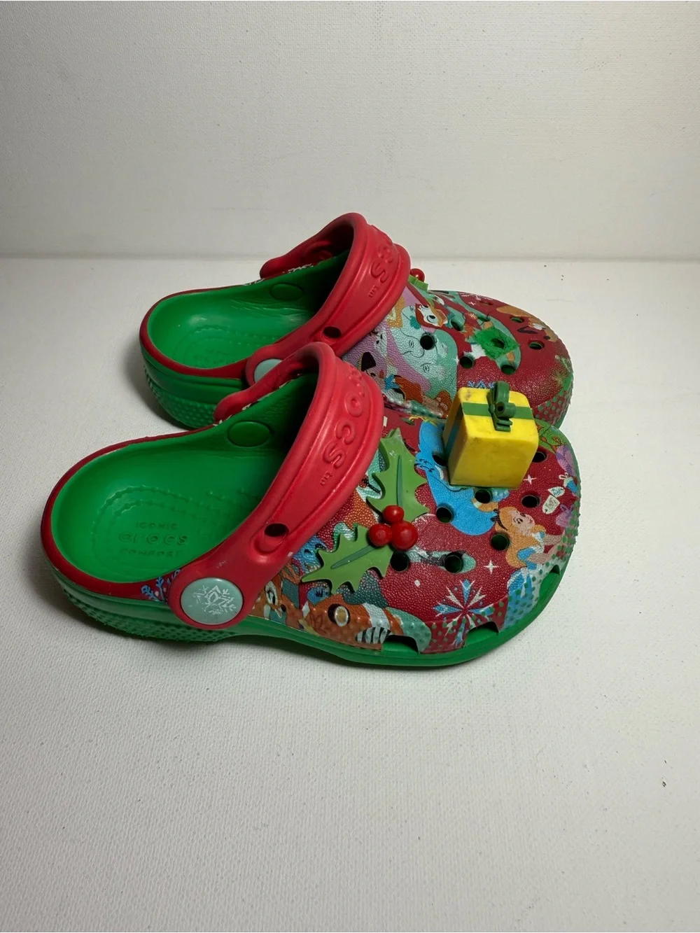 Disney Parks Christmas Crocs Kids Sz 7 Fair -- READ FLAWS